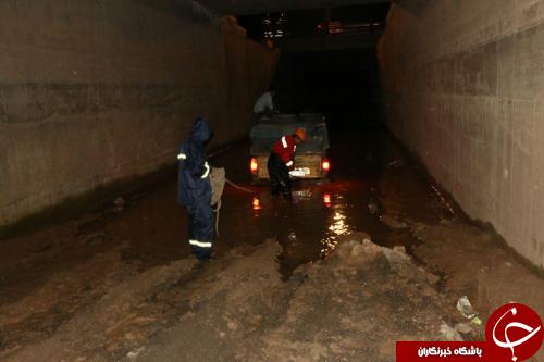 نجات خودرو گرفتار در سیلاب