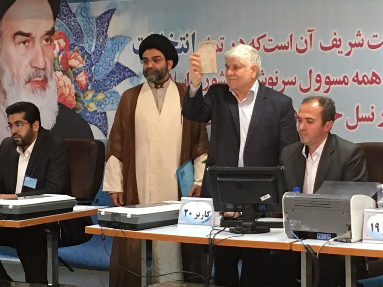 آخرین روز ثبت نام داوطلبان انتخابات ریاست جمهوری آغاز شد/ حاجی بابایی: برای تشکیل یک دولت کارآمد آمدم