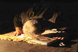 حکم خواندن و گوش دادن هم زمان آیه سجده دار