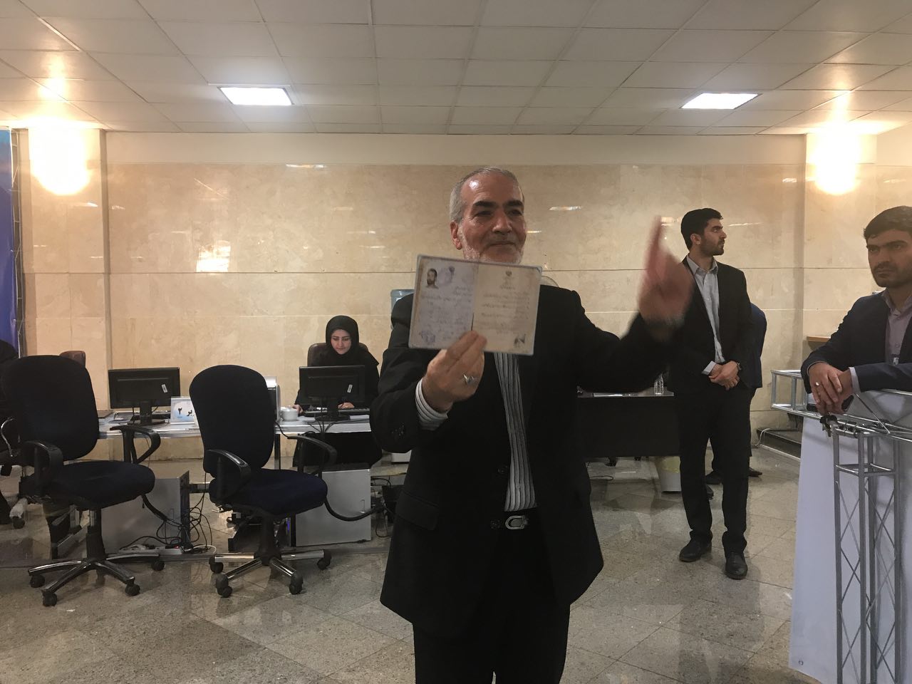 حشمتیان در انتخابات ریاست جمهوری ثبت نام کرد