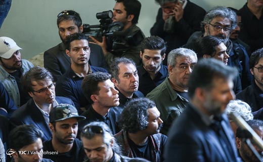 تشییع پیکر عارف لرستانی در جمع هنرمندان/ پیکر این بازیگر در کرمانشاه آرام می&zwnj;گیرد + فیلم