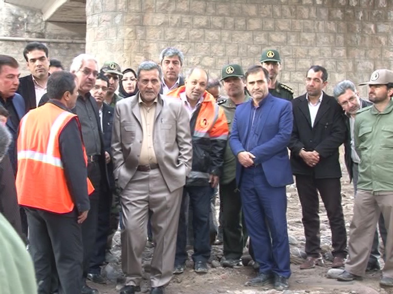 بازدید معاون وزیر راه و شهرسازی از مناطق سیل زده آذرشهر
