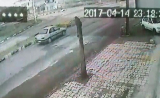 لحظه هولناک برخورد پژو با پراید + فیلم