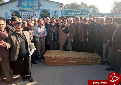اقامه نماز بر پیکر عارف لرستانی در کرمانشاه