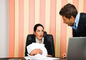 با بازخوردهای منفی مدیرمان چه کنیم؟