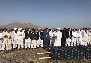 مراسم تشییع پیکر معلم نیکشهری در روستای جلایی کلگ
