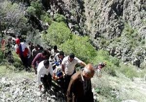 نجات جان کوهنورد مصدوم در کوه‌های منطقه کامیاران