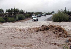برپایی اسکان اضطراری و امداد رسانی هلال احمر به سیل زده گان