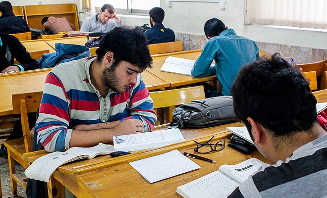 عوارض نشستن طولانی مدت کنکوری ها/ روی شکم مطالعه نکنید
