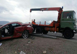 مصدوم شدن 2 نفر بر اثر واژگونی خودروی پژو در اتوبان نطنز- کاشان