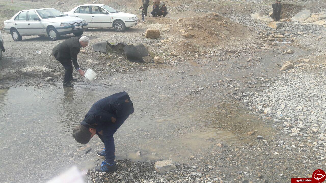 جوشش چشمه آب در روستای آهنگران + تصاویر