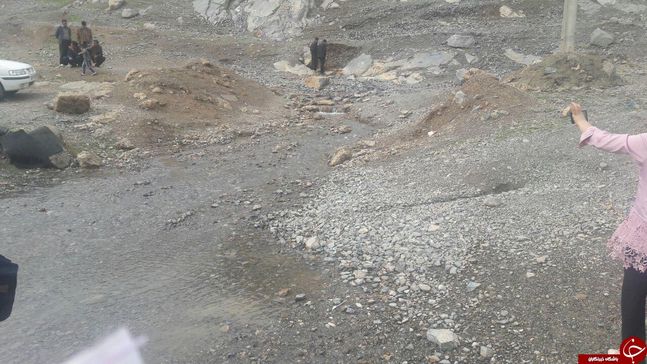 جوشش چشمه آب در روستای آهنگران + تصاویر