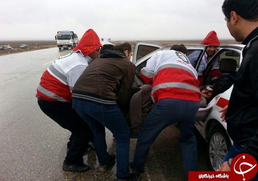 شش مصدوم در واژگونی سه دستگاه خودرو
