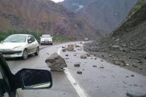 احتمال ریزش سنگ به علت بارندگی در محور زنجان- تهم-چورزق