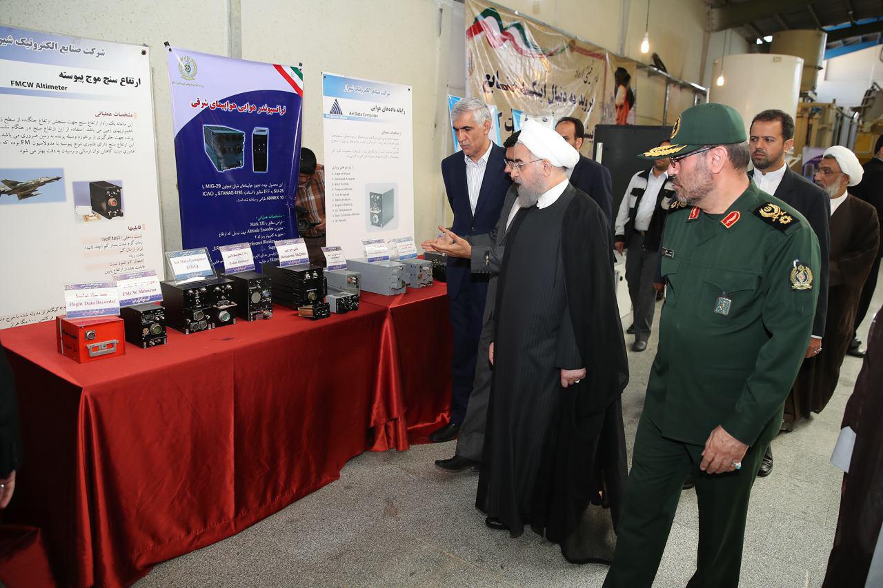 روحانی از نمایشگاه شرکت صنایع الکترونیک شیراز بازدید کرد/ رونمایی از ۱۲ محصول تولیدی