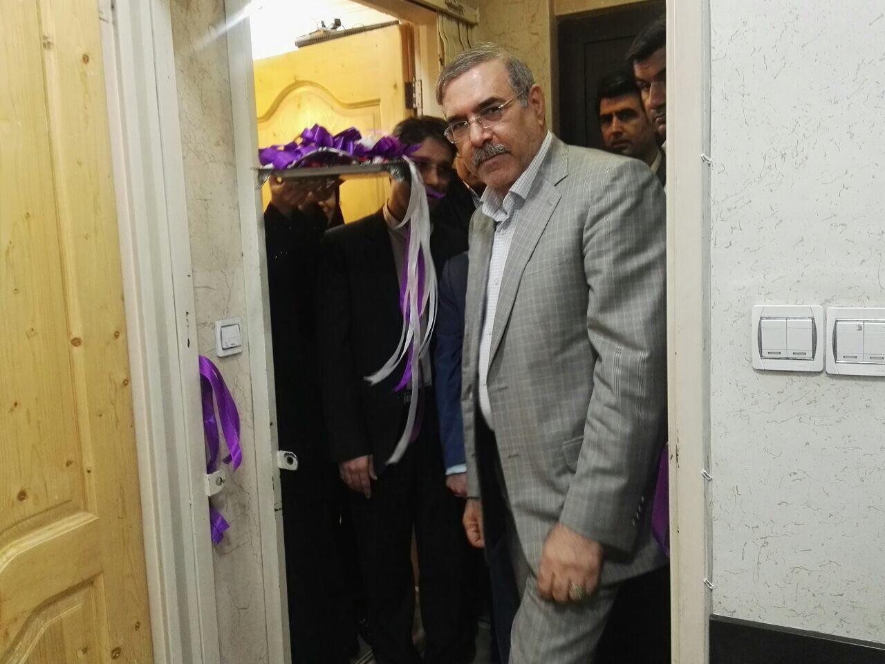 بانک: روحانى فرصت مناظرات را از دست نخواهد داد/کاندیداتورى جهانگیرى براى دفاع از دولت