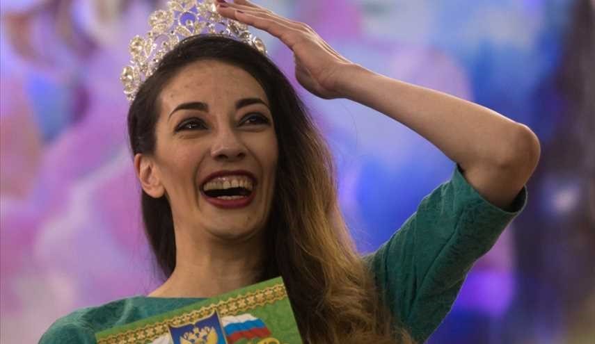 زن قاچاقچی مواد مخدر، ملکه زیبایی زندان شد! +تصاویر