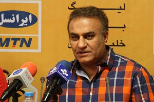 کاظمی: آمدنم به ماشین سازی رفاقتی بود/داور نباید بازیکن ما را به سادگی اخراج می کرد