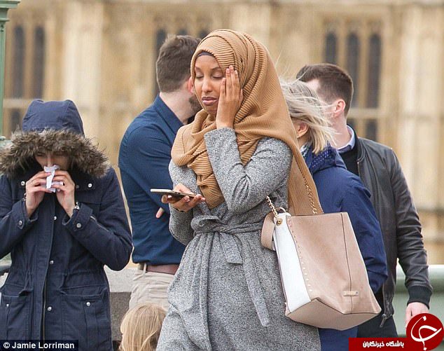 دختر محجبه حاضر در محل حادثه تروریستی لندن به اتهامات+ تصاویر