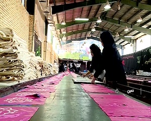 تبدیل خمین  به قطب تولید پرچم کشوربا پشتکار مددجوی کمیته امداد.