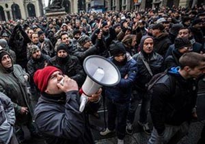تظاهرات هزاران نفر از هواداران و مخالفان اتحادیه اروپا در رم