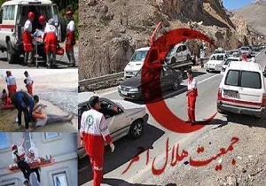 امداد رسانی هلال احمر به حادثه دیدگان سوانح جاده ای استان سمنان
