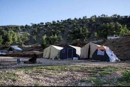 طبیعت زیبا و برپایی چادرهایی در دل کوه