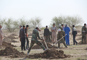 آغاز کاشت نهال در کانون ریزگردهای خوزستان با حضور بسیجیان لردگان