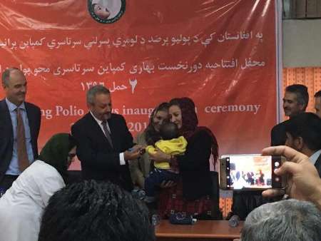 وزیر بهداشت افغانستان: گروه های مسلح درمناطق تحت پوشش واکسینه آتش بس را رعایت کنند