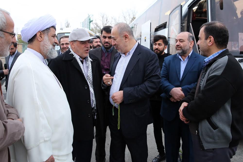 بدرقه سفیران فرهنگی به مناطق جنگی همراه با ۱۵۲۶۰ جلد کتاب