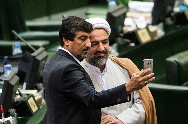 از هشدار &laquo;مقام رهبری&raquo; برای آتش زدن برجام تا انتخاب آیت الله جنتی برای ریاست مجلس خبرگان/ تسبیح فیلسوف و بوسه عارف!/ یک فیلم با دو نخل طلا / سلفی آخر مجلس نهمی ها !