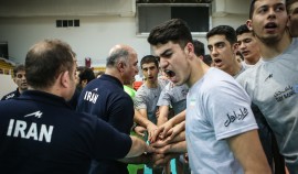 ملی پوشان نوجوان با انگیزه در تمرین وزنه
