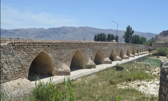 گذری از بهشت گمشده ایر&zwnj;ان&zwnj;زمین به سوی آبشار زیبای مرودشت