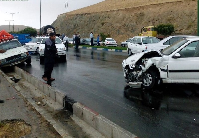 وقوع 40 درصد تصادفات نوروزی ناشی از عدم توجه رانندگان به جلو