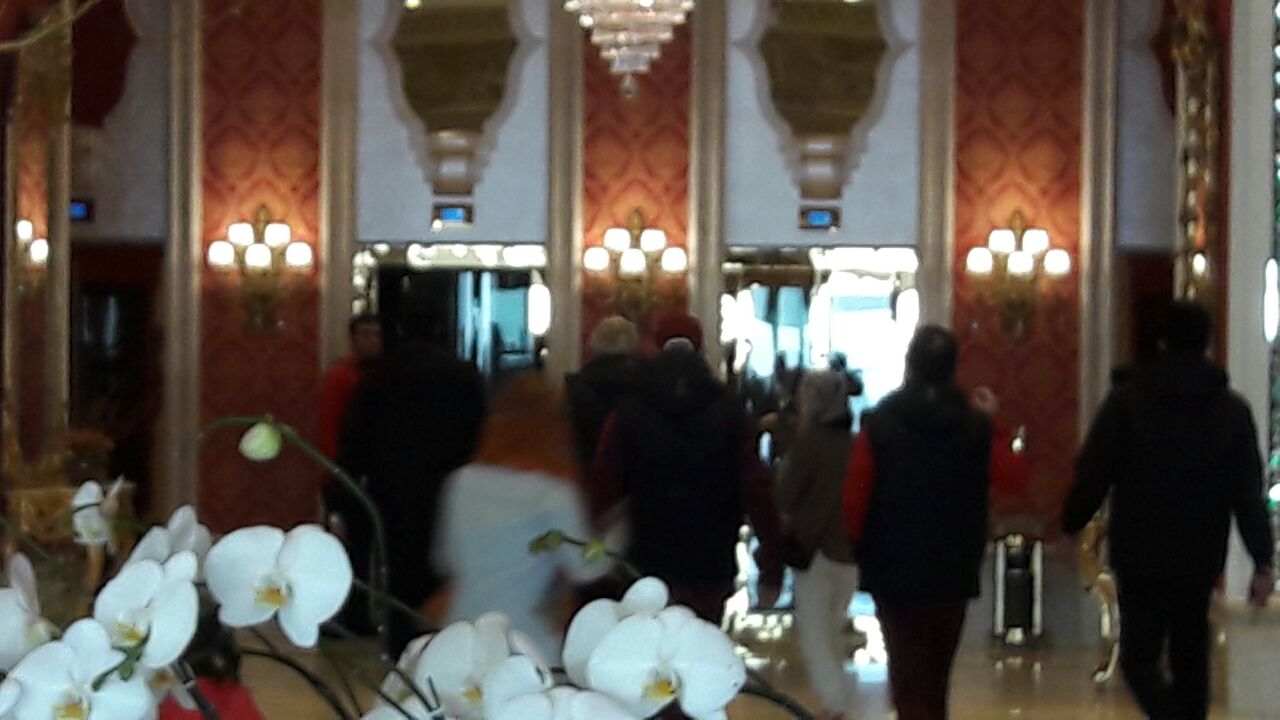 درگیری مسئولان حراست هتل محل اقامت چینی ها با هواداران/ عکس یادگاری لیپی با چشم بادامی ها