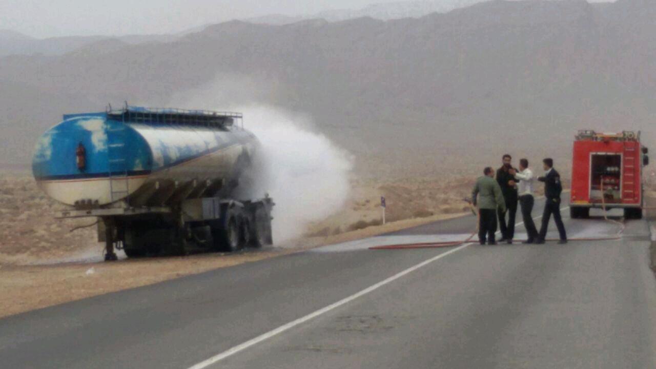 مهار اتش سوزی در تانکر حامل بنزین