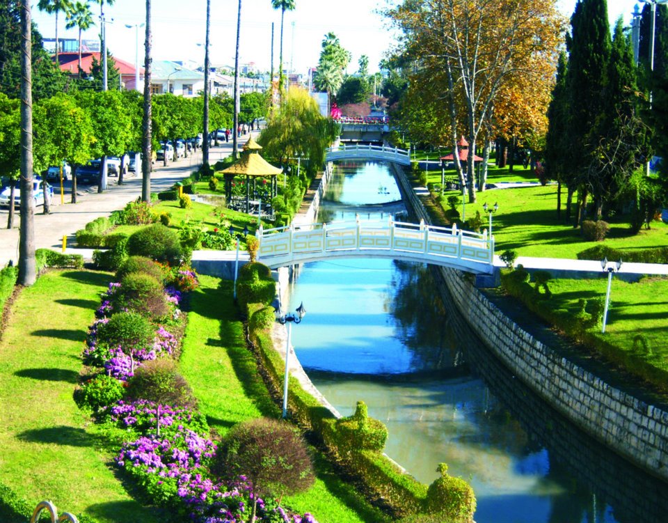 چشمه&zwnj;های عجیب و متفاوت در شهر زیبای بندری