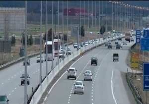 تردد ۹۴۱  هزار خودرو در محورهای مواصلاتی استان