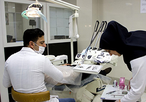بهرمندی زائران نوروزی از خدمات دارالشفاء حرم حضرت شاهچراغ(ع)