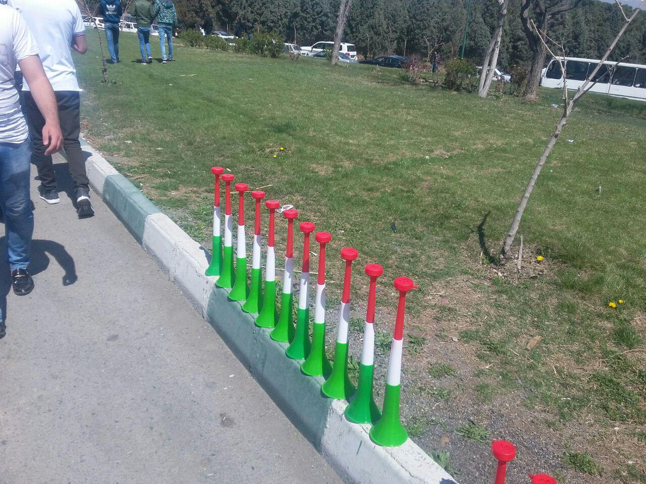 ترافیک شدید در مسیرهای ورودی ورزشگاه آزادی/ حضور پررنگ هواداران چینی در آزادی