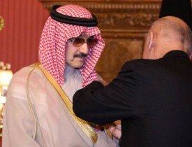 شاهزاده سعودی علاقمند به سرمایه گذاری در افغانستان نشان امان الله خان دریافت کرد