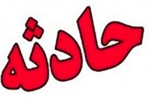 نجات خودروی گرفتار شده در مسیر سیل