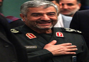 فرمانده سپاه وارد خوزستان شد/ سردار جعفری نهال کاری کرد