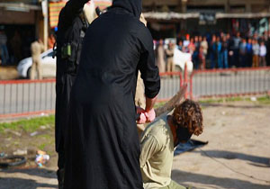 داعش دو نفر را به اتهام جادوگری گردن زد!