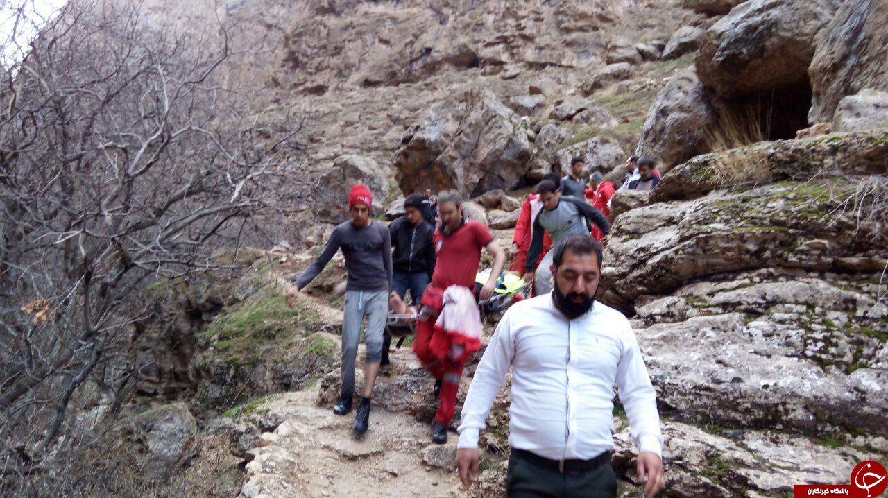 نجات فرد سقوط کرده از ارتفاعات آبشار اخلمد+تصاویر
