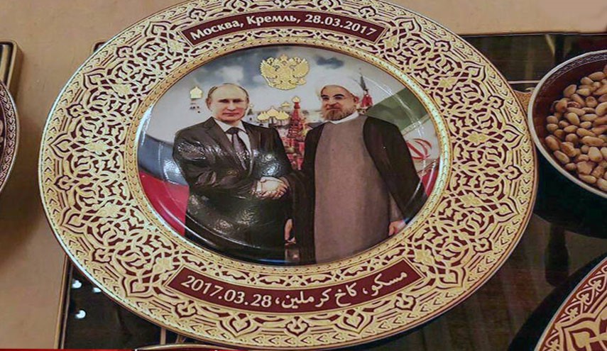 عکس روحانی و پوتین بر روی بشقاب ویژه کرملین