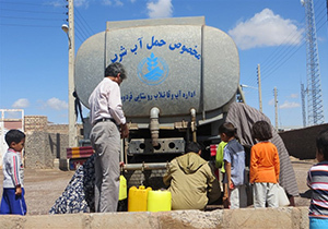 آبرسانی ۸۰ روستای اردستان به وسیله تانکر