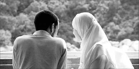 با این ۹ رفتار روی اعصاب همسرتان راه نروید!