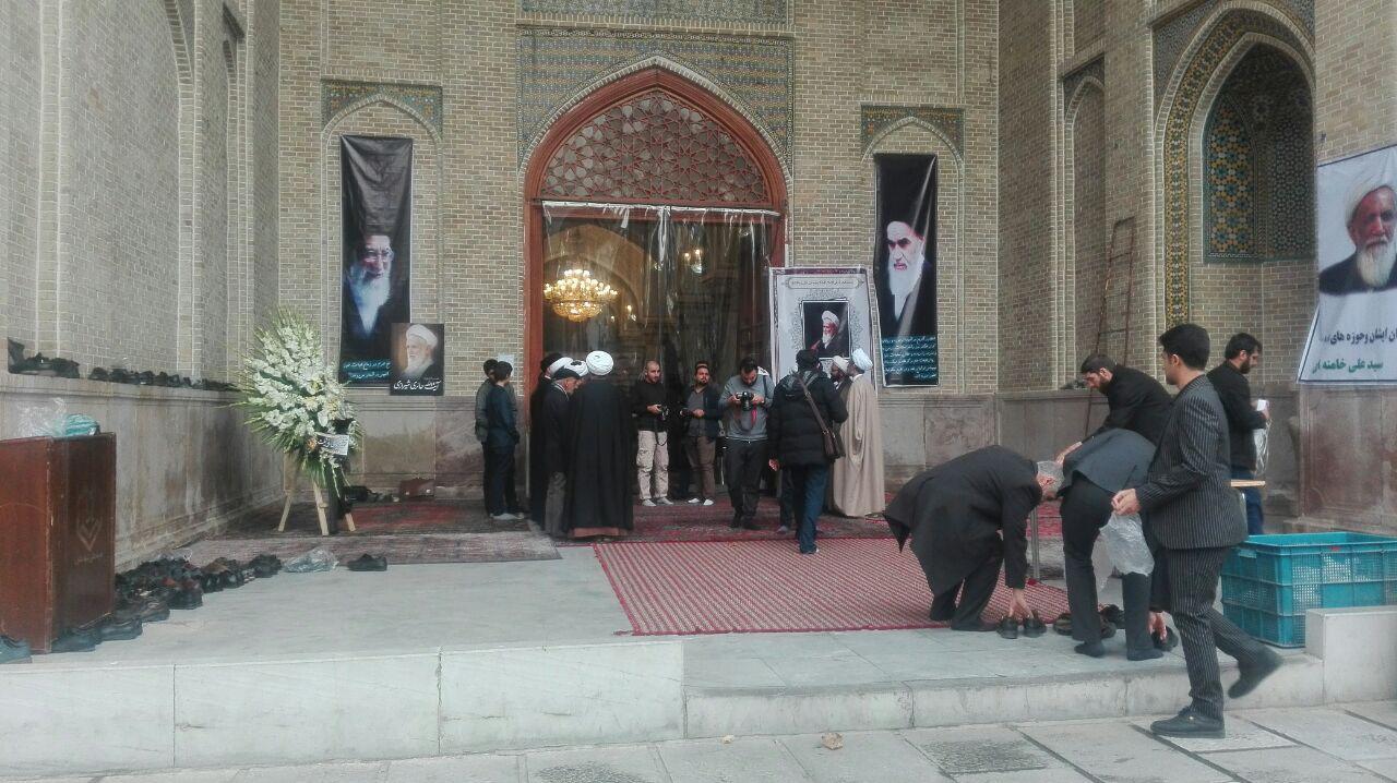 مراسم ترحیم آیت الله حائری شیرازی برگزار شد
