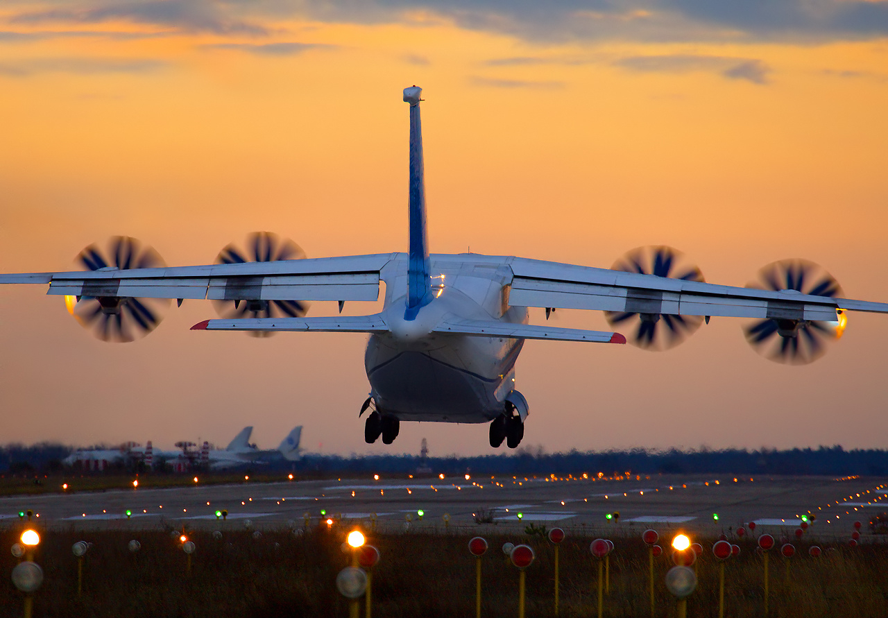 تحویل هفتمين هواپيمای ATR72 هما به ايران اير/ رکورد زنی مصرف بنزین پایتخت نشینان در طولانی ترین شب سال!